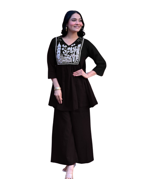Elegant Embroidered Cotton Kurta Pant Set ? Chic & Comfy (Size M)